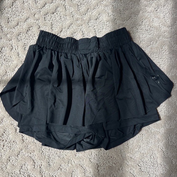 Keiki Kona Black Flowy Shorts🖤 - Picture 3 of 3